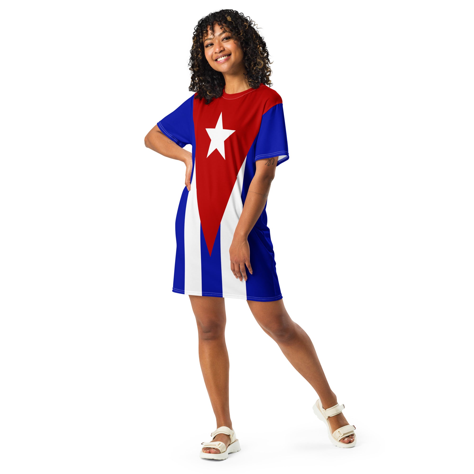 cuban dresses Ella lleva un vestido bonita, es un vestido tradicion making it a must Cuban Women in Traditional Dress